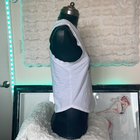 White Sleeveless Top with Red Rose Design - Picture 5 of 8